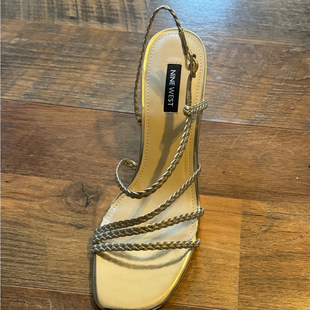 Nine West golden color heeled sandal 9M